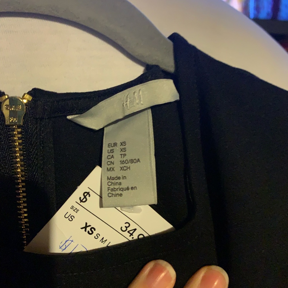 🖤 H&M Black Fitted Sleeveless Dress – Size XS